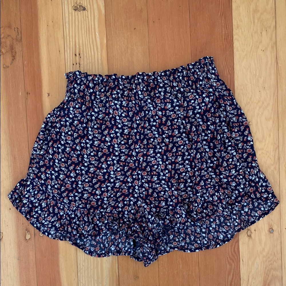 Hollister Ultra High Rise Floral Print Ruffled Shorts Small